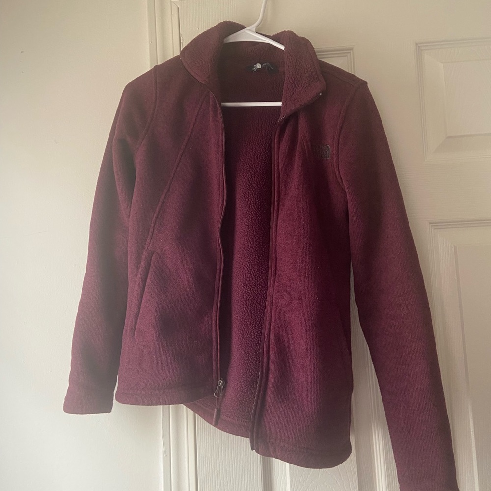 Maroon colored northface fleece jacket xs